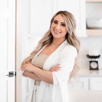 Portrait of Marisol Valenzuela, REALTOR®